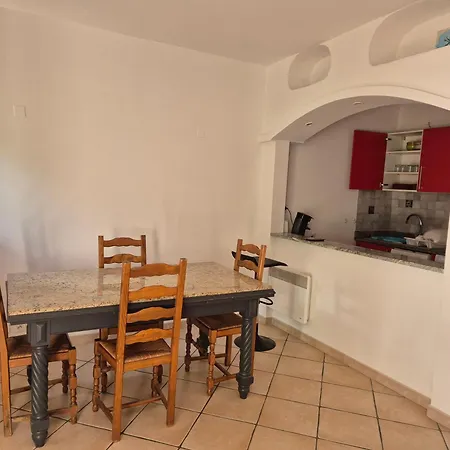 Joli Climatise Avec Terrasse A Moin 10 Minutes A Pieds De La Apartmán