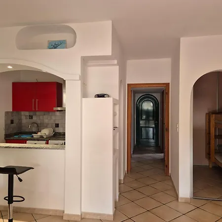 Joli Climatise Avec Terrasse A Moin 10 Minutes A Pieds De La Apartmán Calvi (Corsica)