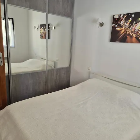 Joli Climatise Avec Terrasse A Moin 10 Minutes A Pieds De La Lejlighed *