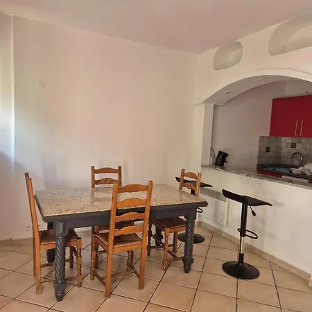 Joli Climatise Avec Terrasse A Moin 10 Minutes A Pieds De La Apartmán Calvi (Corsica)