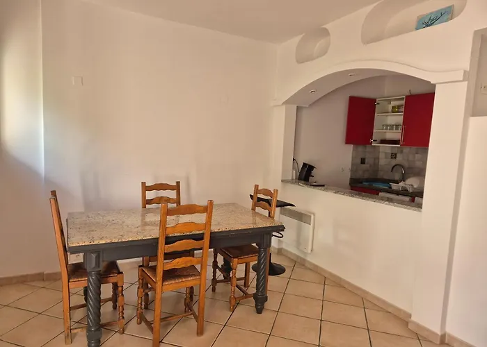 Joli Climatise Avec Terrasse A Moin 10 Minutes A Pieds De La Apartmán