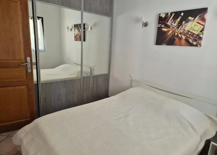 Joli Climatise Avec Terrasse A Moin 10 Minutes A Pieds De La Apartmán *