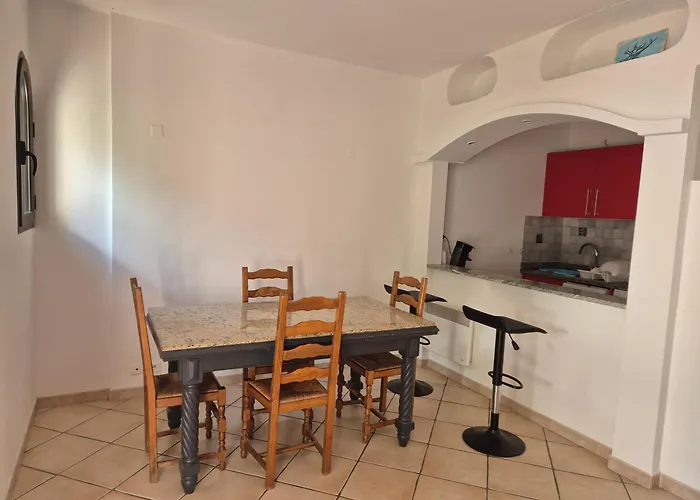 Joli Climatise Avec Terrasse A Moin 10 Minutes A Pieds De La Apartmán Calvi (Corsica)